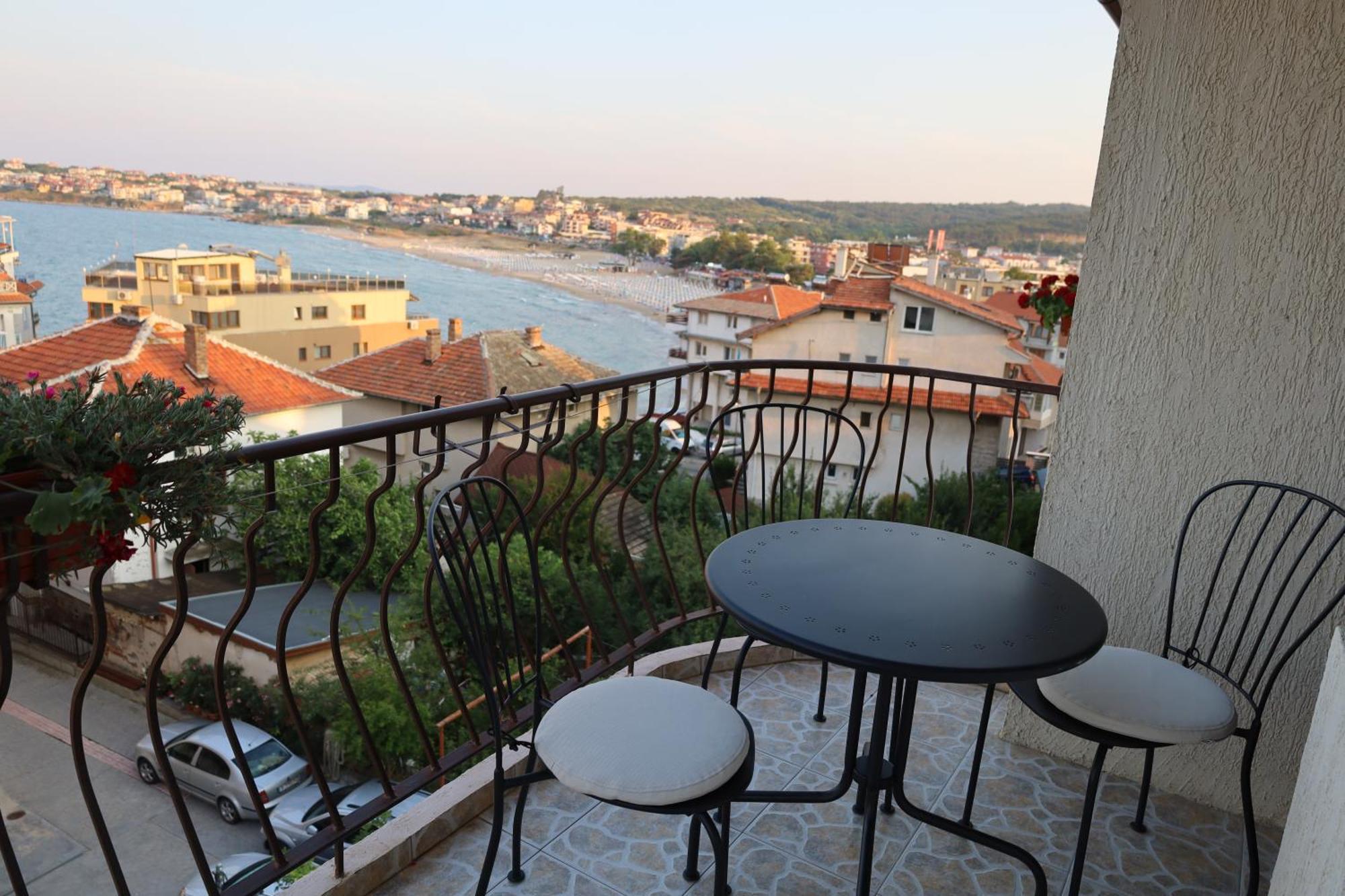 Kalina Guest Rooms Sozopol Bagian luar foto