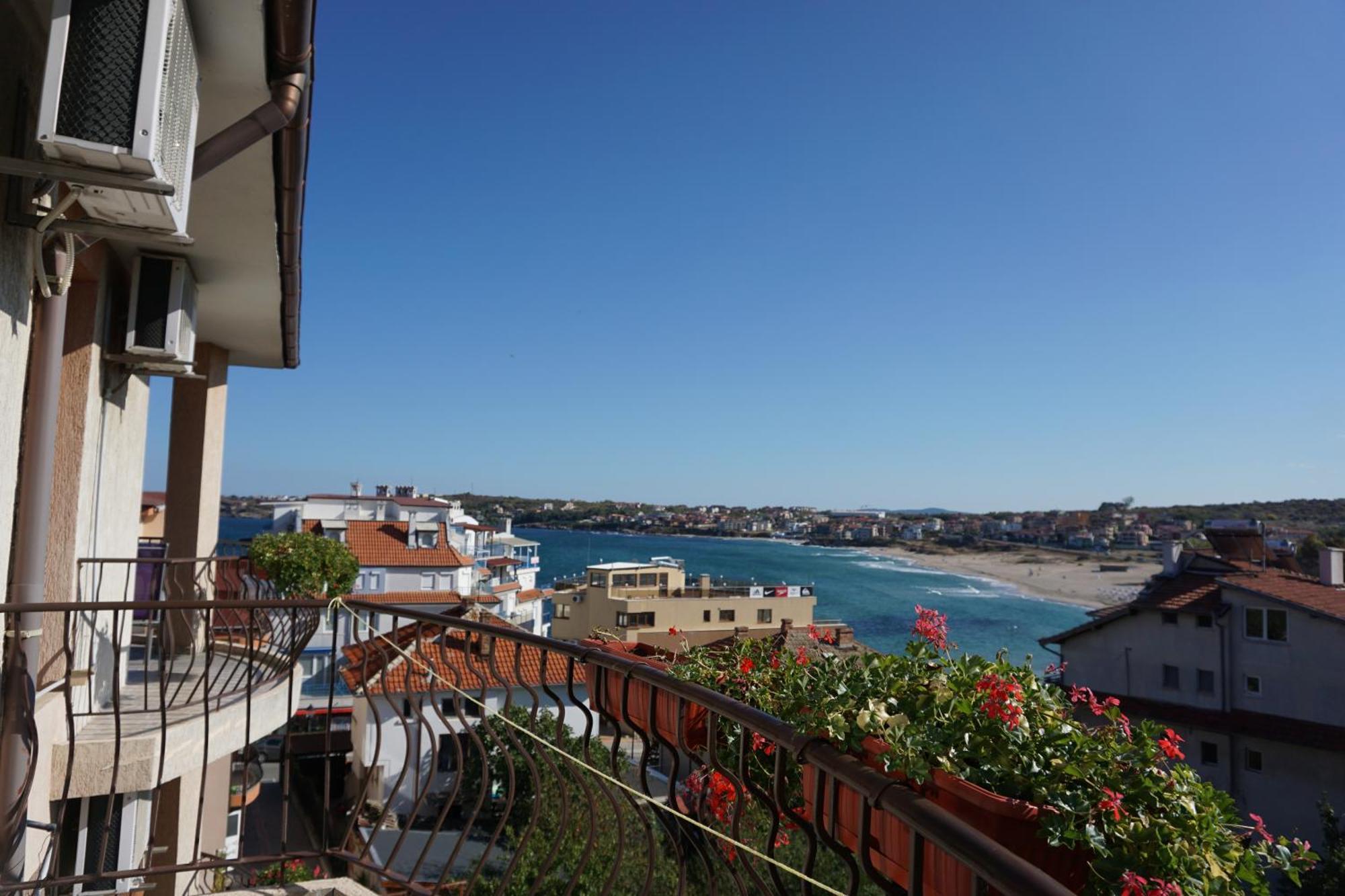 Kalina Guest Rooms Sozopol Bagian luar foto