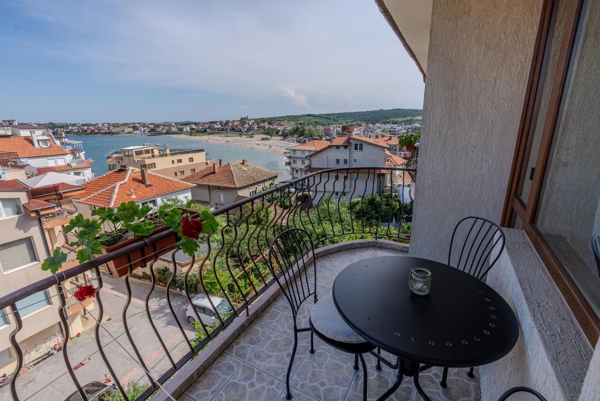 Kalina Guest Rooms Sozopol Bagian luar foto
