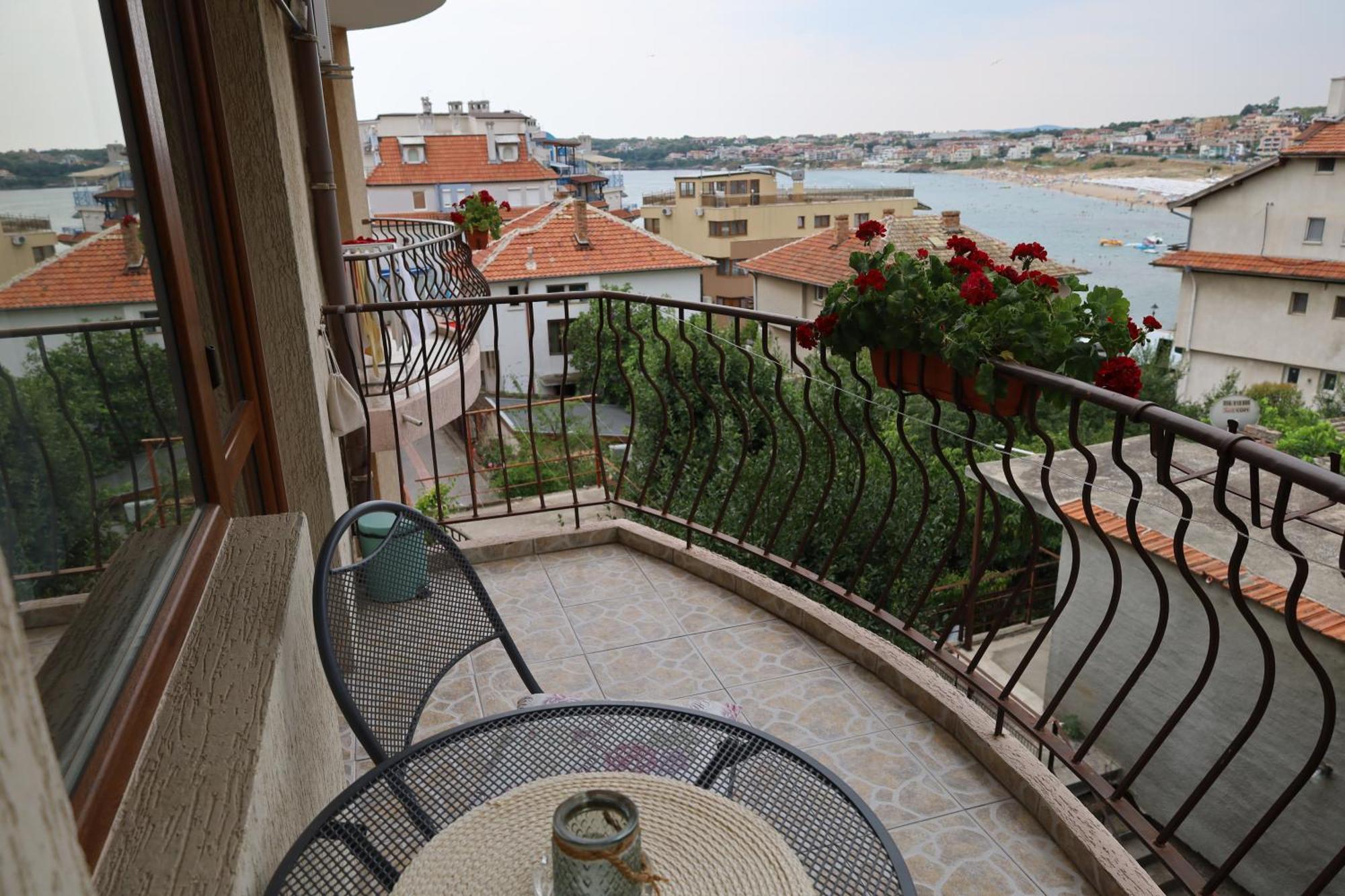 Kalina Guest Rooms Sozopol Bagian luar foto