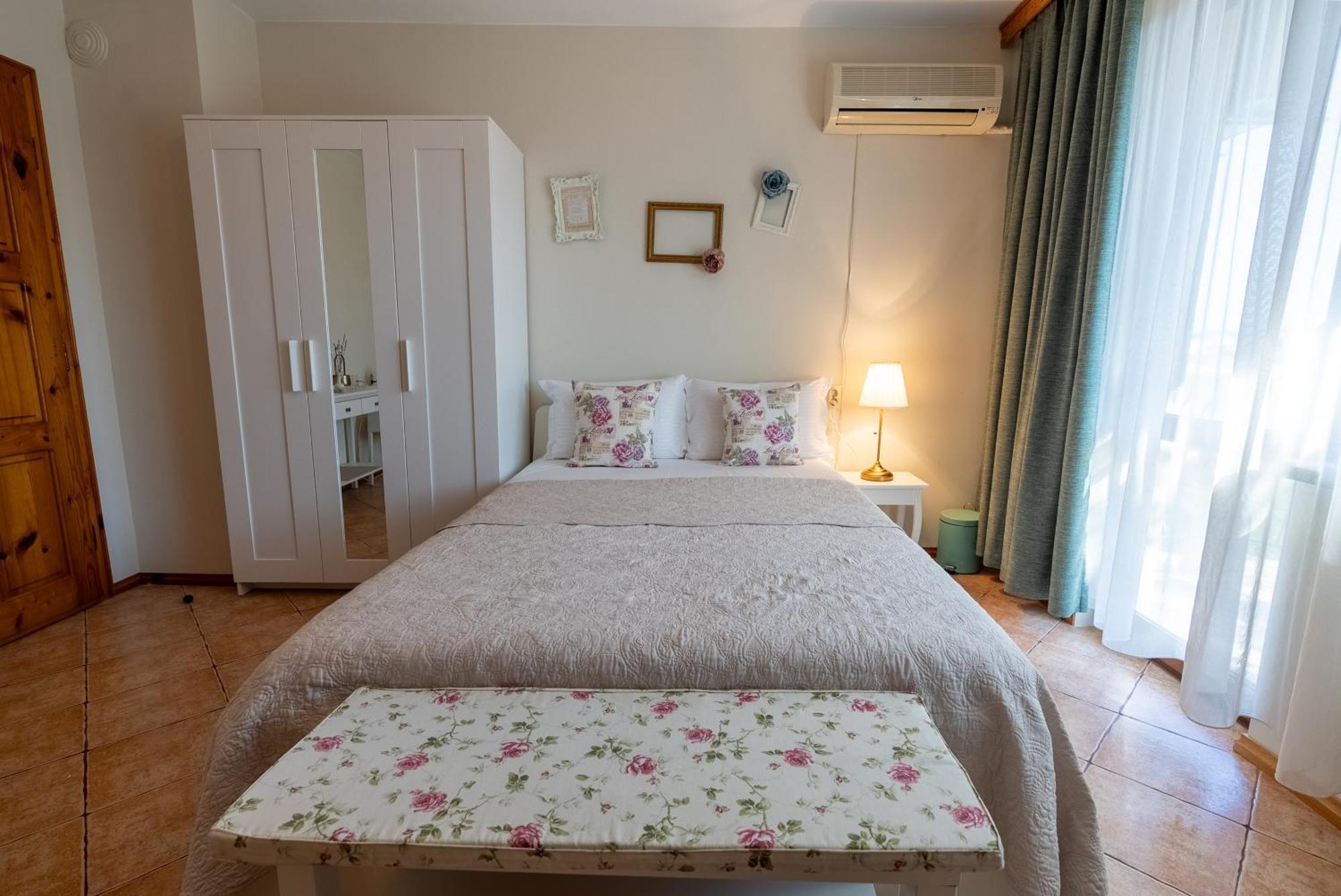 Kalina Guest Rooms Sozopol Bagian luar foto