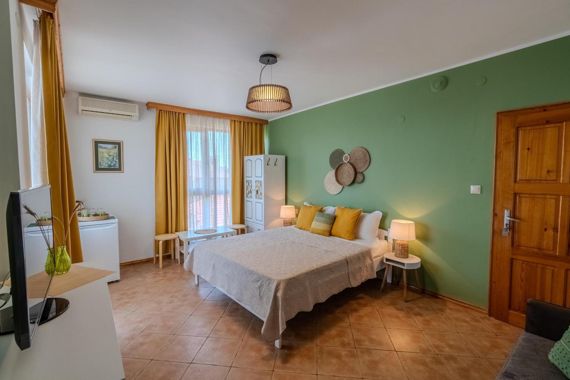 Kalina Guest Rooms Sozopol Bagian luar foto