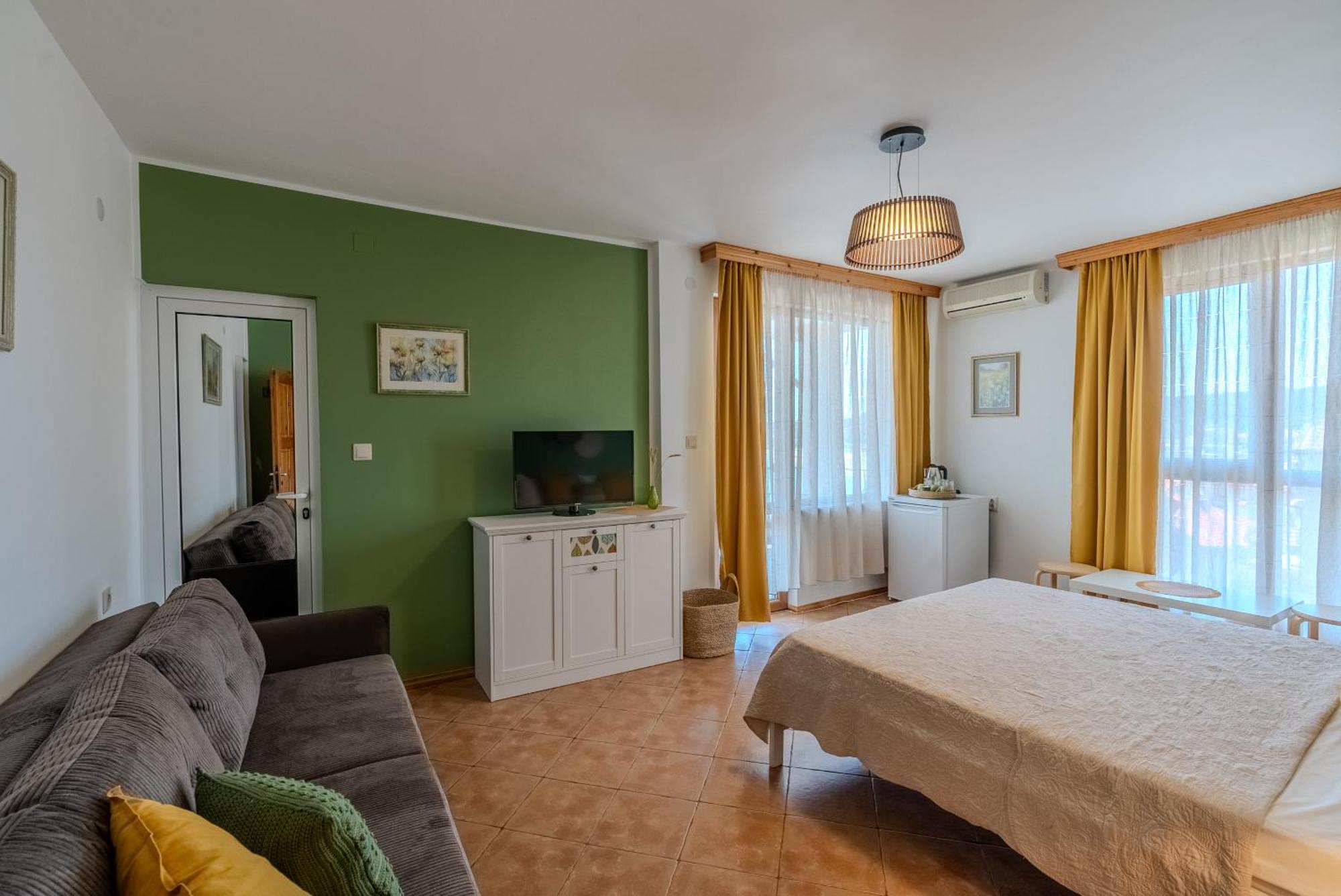 Kalina Guest Rooms Sozopol Bagian luar foto
